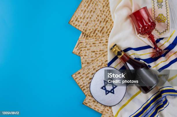 유대인 유월절 속성 구성 와인과 유월절 Matzah 의 한 컵 식사-음식에 대한 스톡 사진 및 기타 이미지 - 식사-음식, 코셔 ... 유대인 유월절 속성 구성 와인과 유월절 Matzah 의 한 컵 식사-음식에 대한 스톡 사진 및 기타 이미지 - 식사-음식, 코셔 ...