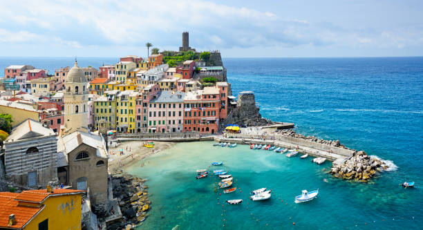 Vernazza town in Cinque Terre, Italy Vernazza is one of the five towns that make up the Cinque Terre region in Italy. Composite photo spezia stock pictures, royalty-free photos & images