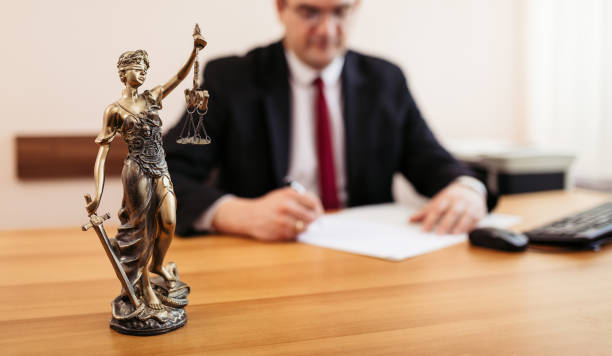 Lawyer at his office Lawyer signing paperwork at the office witness stock pictures, royalty-free photos & images