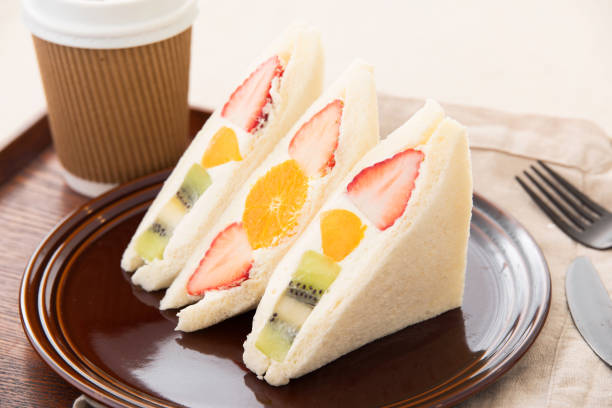 istock The fruit sandwich that the section is beautiful 1305454524