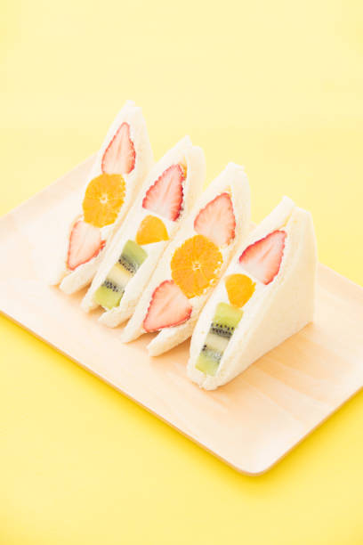 istock The fruit sandwich that the section is beautiful 1305454528