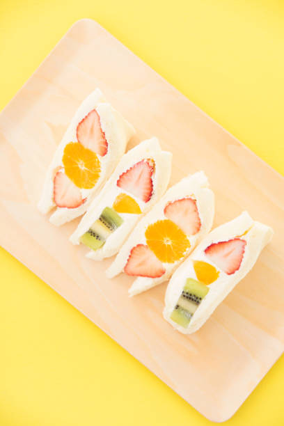 istock The fruit sandwich that the section is beautiful 1305454559