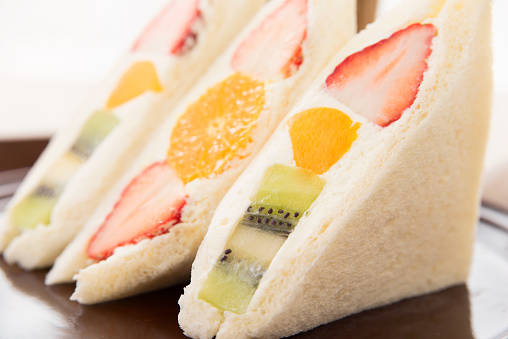 The fruit sandwich that the section is beautiful