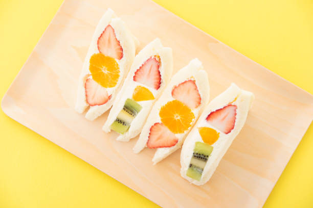 istock The fruit sandwich that the section is beautiful 1305455102