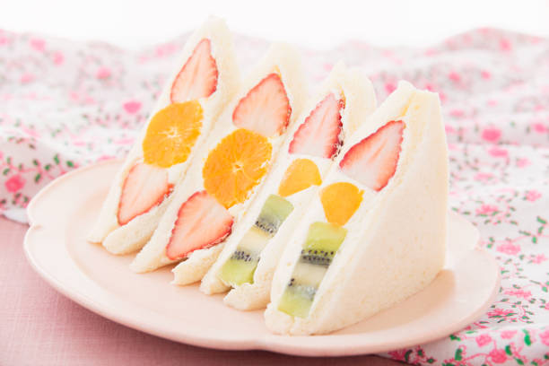 istock The fruit sandwich that the section is beautiful 1305455180