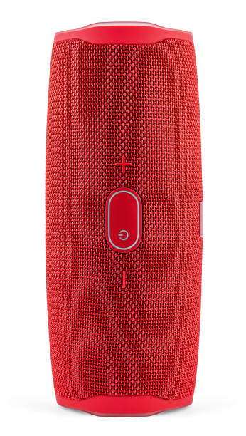 red portable wireless lautsprecher isoliert auf weißem hintergrund. mobile lautsprecher rote farbe mit gerippten textur und push control tasten. vertikale position. nahaufnahme. - bluetooth stock-fotos und bilder