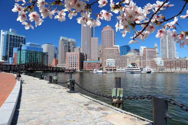 boston - boston skyline new england urban scene fotografías e imágenes de stock