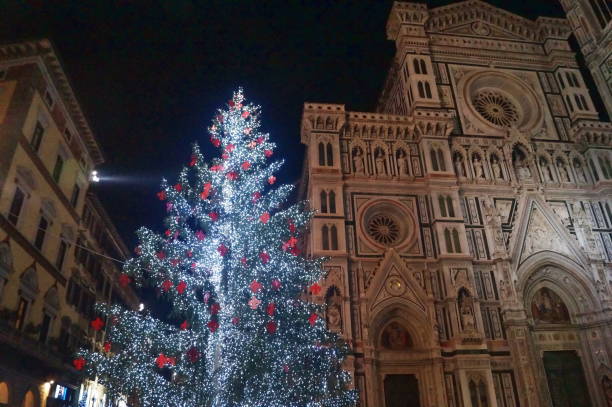 istock Christmas tree on Duomo square at night in Florence 1305519556