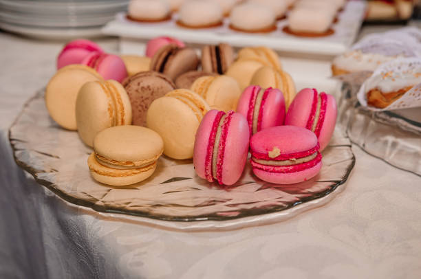 istock Candy bar with sweet macaroon cakes at a wedding buffet 1305527546