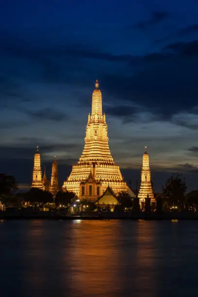 Wat Arun Ratchawararam or Temple of Dawn and five pagodas during twilight, famous tourist destination in Bangkok, Thailand