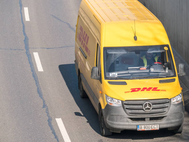 dhl international courier van in traffic on the streets of bucharest. - driving delivery van global business dhl imagens e fotografias de stock