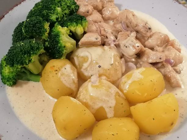 istock Potatoes with meat and cream sauce and broccoli 1305613204