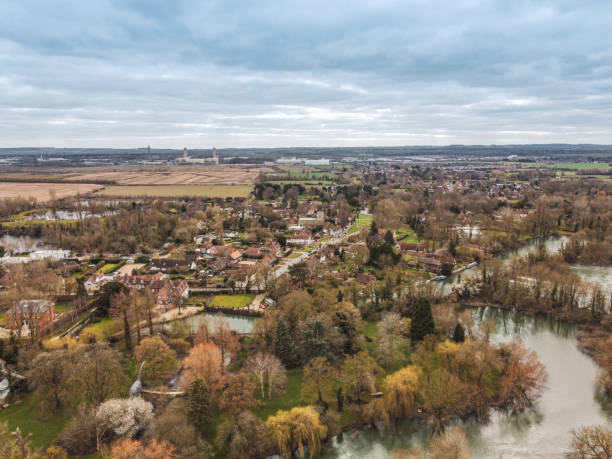 istock River Thames at Sutton Courtenay, Oxfordshire 1305619065