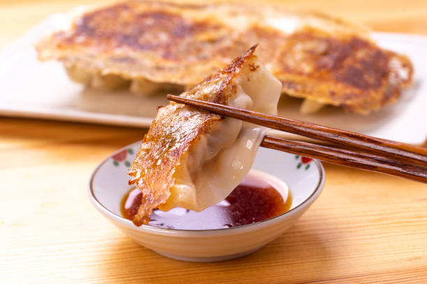 istock Hane tsuki gyza 1305626072