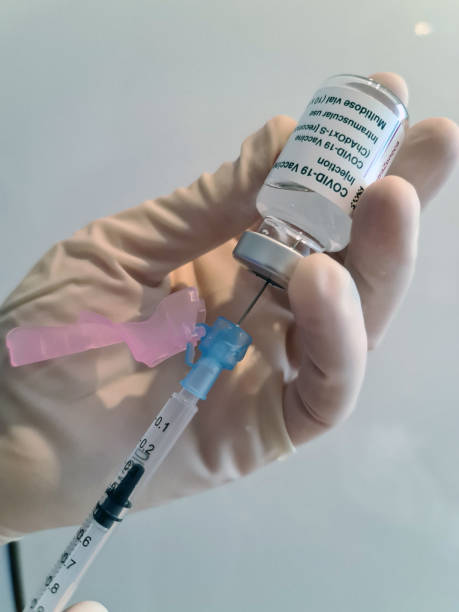 istock Medical personal preparing Covid-19 Vaccine for its use 1305631247