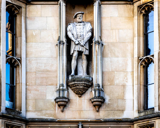 un día soleado en cambridge, una ciudad en el río cam en el este de inglaterra, hogar de la prestigiosa universidad de cambridge - old master fotografías e imágenes de stock