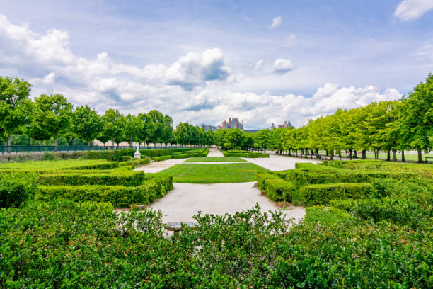 Fontainebleau park (Chateau de Fontainebleau garden) near Paris, France Park of Fontainebleau palace (Chateau de Fontainebleau) in Paris suburbs, France chateau de fontainbleau stock pictures, royalty-free photos & images