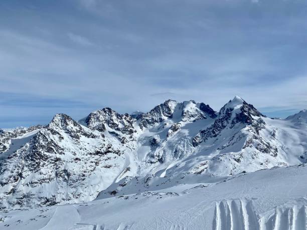 ピッツ・コルヴァッチ氷河,エンガディン - engadine graubunden canton piz bernina corvatsch ストックフォトと画像