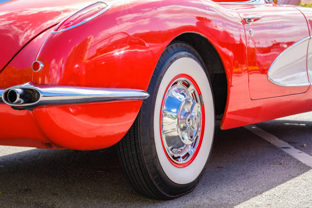 vintage chevy corvette - whitewalls zdjęcia i obrazy z banku zdjęć