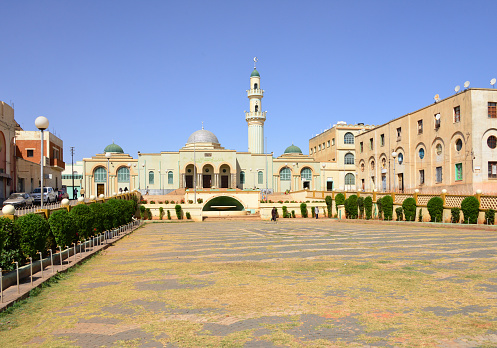 Asmara, Eritrea: Great Mosque of Asmara, Al Kulafah Al Rashidan (Salem Street / Via Piemonte), it was built in 1938 (Anno XVI E.F.) on the initiative of Benito Mussolini, architect Guido Ferrazza, blend of the architectural styles of Rationalist, Classical, and Islamic - the Mosque's square facing Nakfa Avenue / Corso del Re is the ablutions area - Asmera, a Modernist City of Africa - UNESCO World Heritage Site