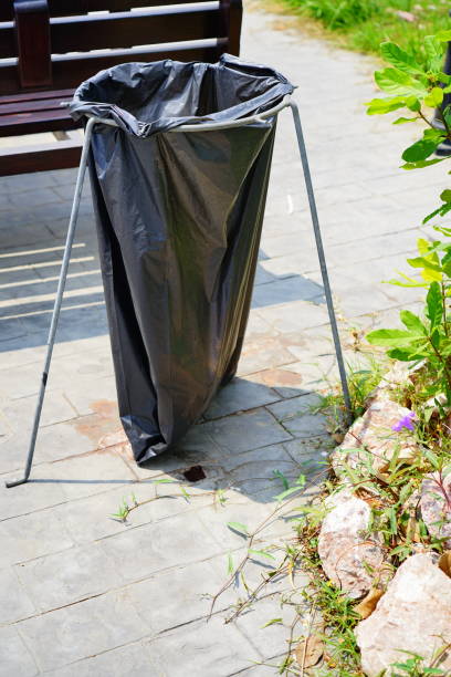 istock Outdoor degrees trush bag 1305810345
