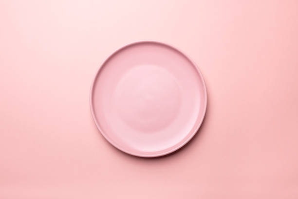 empty pink plates on pink  background with clipping path. top view. - restaurant food color image nobody imagens e fotografias de stock