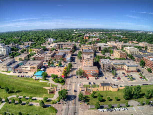 grand forks is a large north dakota town on the red river at the intersection of highway 2 and interstate 29 one hour south of the canada border - north dakota imagens e fotografias de stock