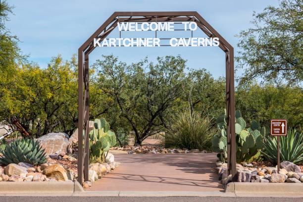 eine zufahrtsstraße im kartchner caverns state park, arizona - 2322 stock-fotos und bilder