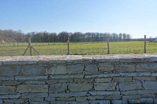 Stone fences and wire mesh fencing  Protection of a construction site