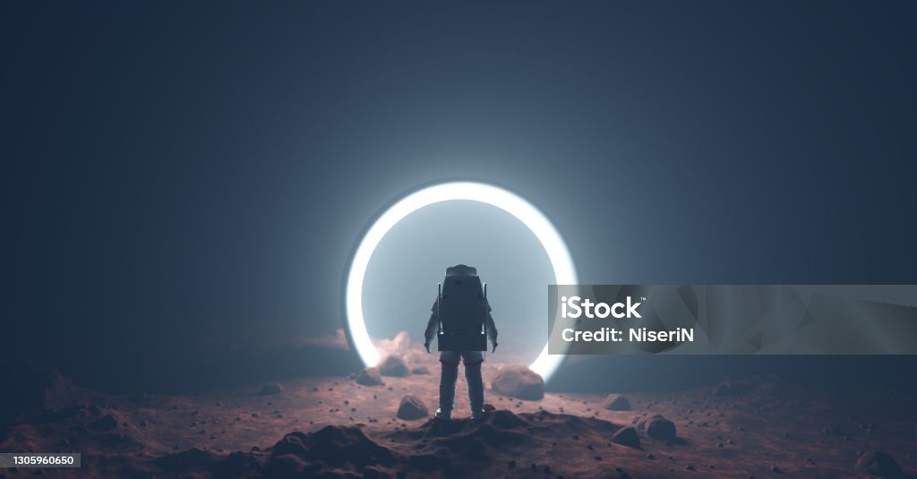 Astronauta su pianeta straniero davanti alla luce del portale spazio-tempo - Foto stock royalty-free di Spazio cosmico