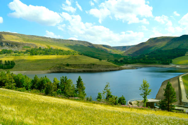 Dovestone Reservoir Dovestone Reservoir lies at the convergence of the valleys of the Greenfield and Chew Brooks above the village of Greenfield, on Saddleworth Moor in Greater Manchester lancashire stock pictures, royalty-free photos & images