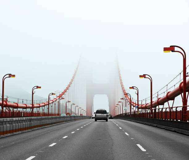 golden gate bridge - san francisco county bridge california fog imagens e fotografias de stock