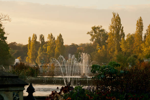 istock Fountains at Kensington Gardens 1305983081