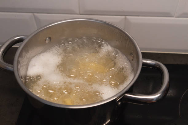 istock Cooking pot on the vitroceramic, with boiling water and spaghetti 1305988237
