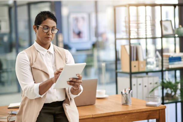 istock How she stays updated with it all as the boss 1305990656