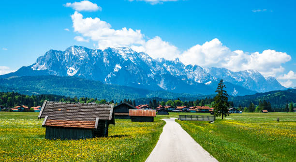 istock landscape at the wetterstein mountains 1306003843