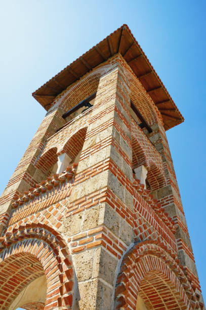 architettura religiosa. bosnia-erzegovina, città di trebinje. campanile del monastero di hercegovacka gracanica - trebinje foto e immagini stock