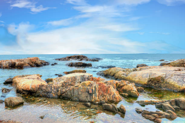 rocky maine coast-pemaquid point maine - pemaquid peninsula sea maine coastline foto e immagini stock