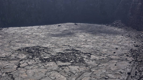 cráter keanakāko'i - crater rim fotografías e imágenes de stock