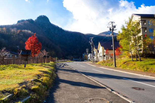 sounkyo onsen village, hokkaido, japon. - parc national de daisetsuzan photos et images de collection