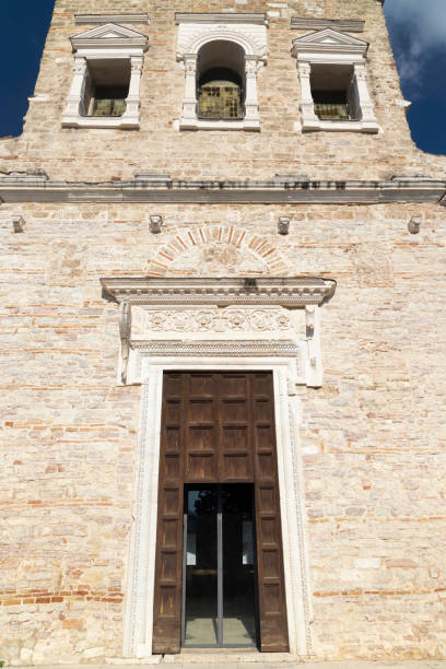 basilikan san salvatore, unesco:s webbplats, spoleto, umbita, italien - spoleto bildbanksfoton och bilder