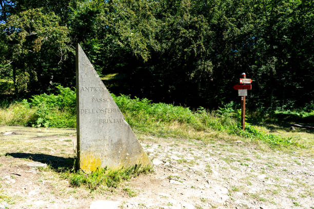 istock Italy trekking Emilia Romagna, Tuscany 1306176261