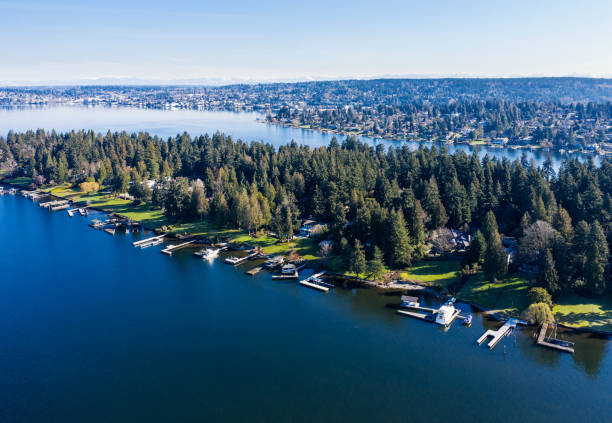 istock Waterfront Homes on Hunts and Yarrow Point Medina 1306189493