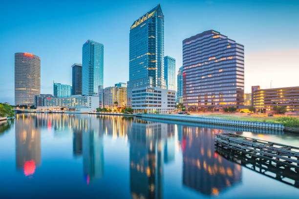 skyline downtown tampa florida usa hillsborough river - florida foto e immagini stock