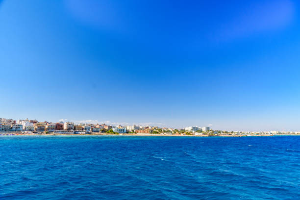 панорамный вид на город хургада с красного моря - beautiful horizontal arabia hurghada стоковые фото и изображения