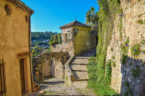 biot village, sur de francia - biot fotografías e imágenes de stock