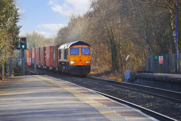 lapworth diesel usinada estação de linha ferroviária no interior inglês. - british rail - fotografias e filmes do acervo