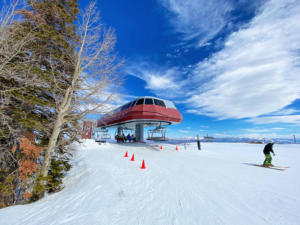 stacja kolejki linowej park city utah ośrodek narciarski usa - overhead cable car ski utah cable car zdjęcia i obrazy z banku zdjęć