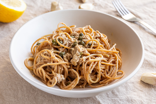 Spaghetti pasta with tuna and capers