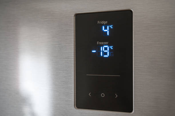 Display of a refrigerator with set temperatures for the refrigerator and freezer